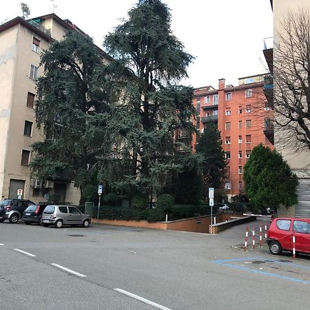 Tra Le Torri B&B - Ampia Stanza Privata In Appartamento Con Bagno Privato Accessibile Da Corridoio ボローニャ エクステリア 写真