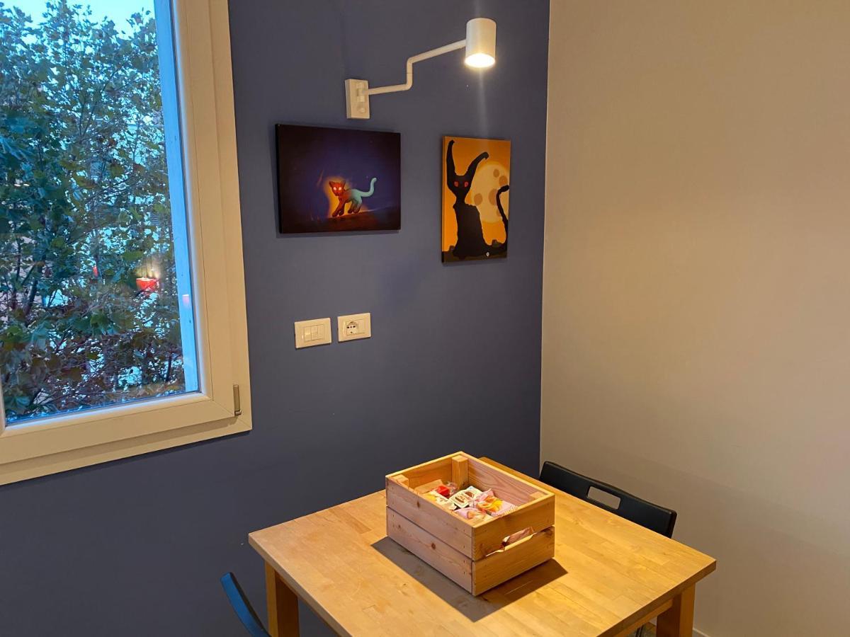 Tra Le Torri B&B - Ampia Stanza Privata In Appartamento Con Bagno Privato Accessibile Da Corridoio ボローニャ エクステリア 写真