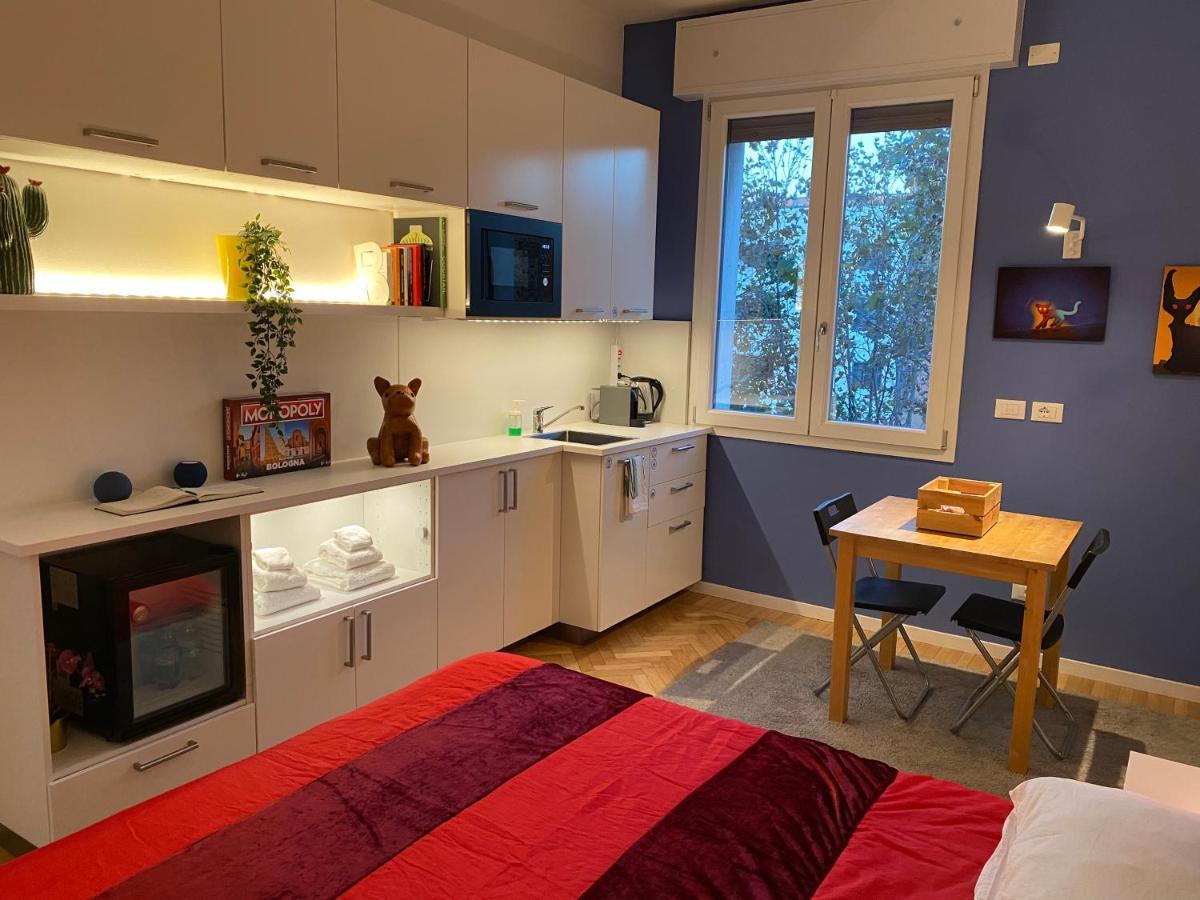 Tra Le Torri B&B - Ampia Stanza Privata In Appartamento Con Bagno Privato Accessibile Da Corridoio ボローニャ エクステリア 写真