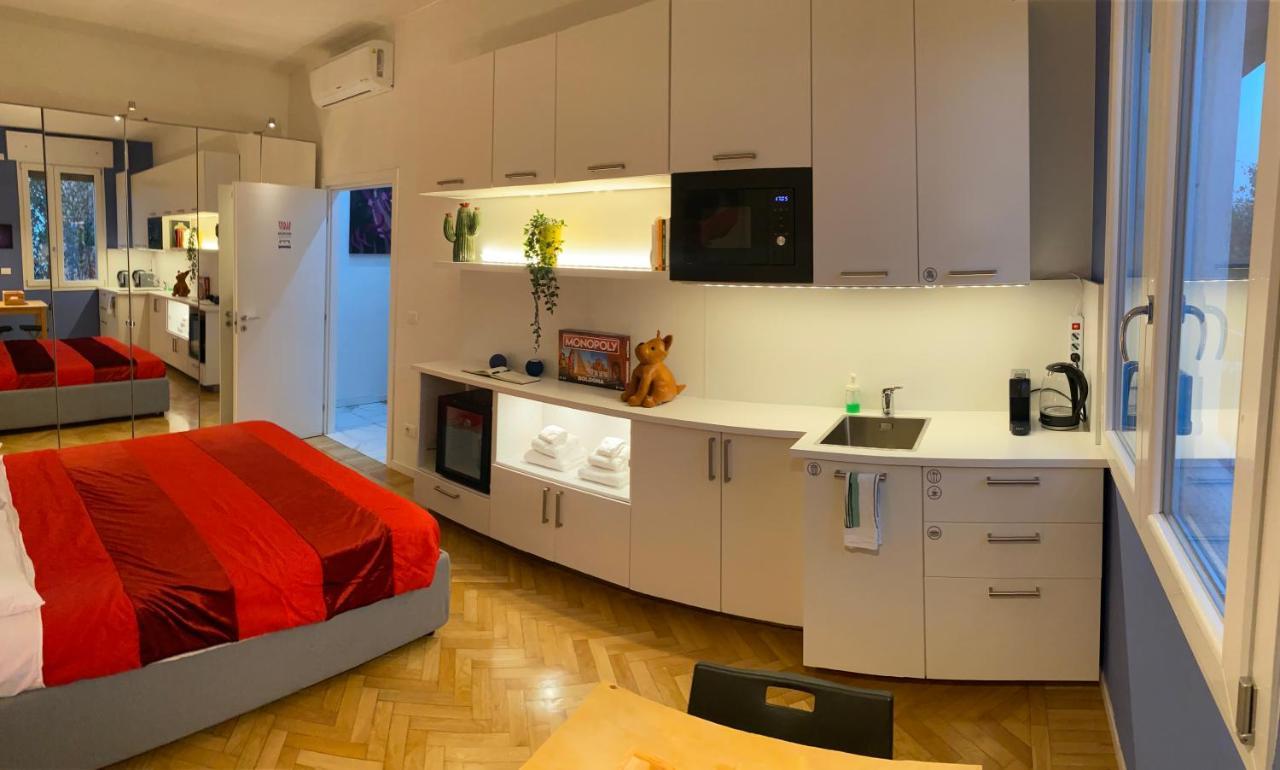 Tra Le Torri B&B - Ampia Stanza Privata In Appartamento Con Bagno Privato Accessibile Da Corridoio ボローニャ エクステリア 写真